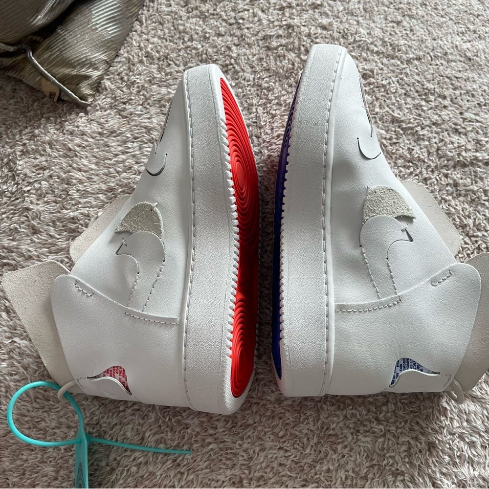 Nike - Picture 4 of 6